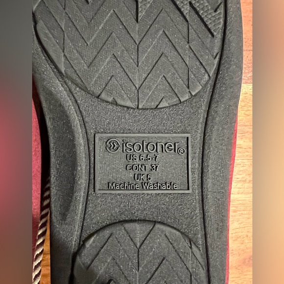 NWT✨Isotoner Memory Foam Slippers - Picture 7 of 14
